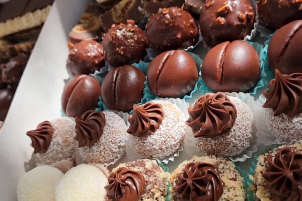 Najbolji posni kolači za slavlje – Ideje koje će oduševiti goste